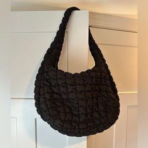 COS OVERSIZED QUILTED CROSSBODY BAG black